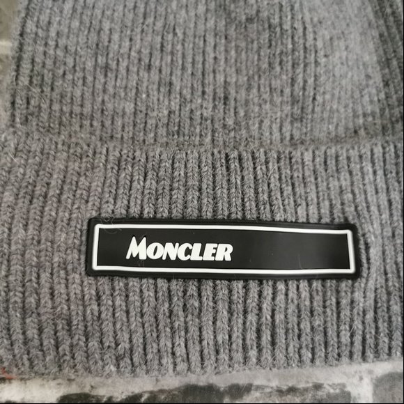 Moncler hat